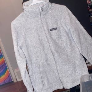columbia zip up jacket. has zip up pockets and is a size medium.